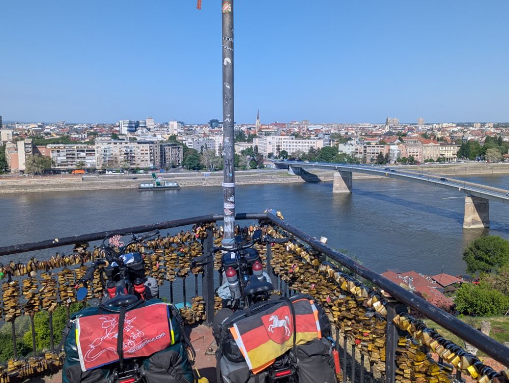 8L023  Novi Sad >  Banovci-Dunav