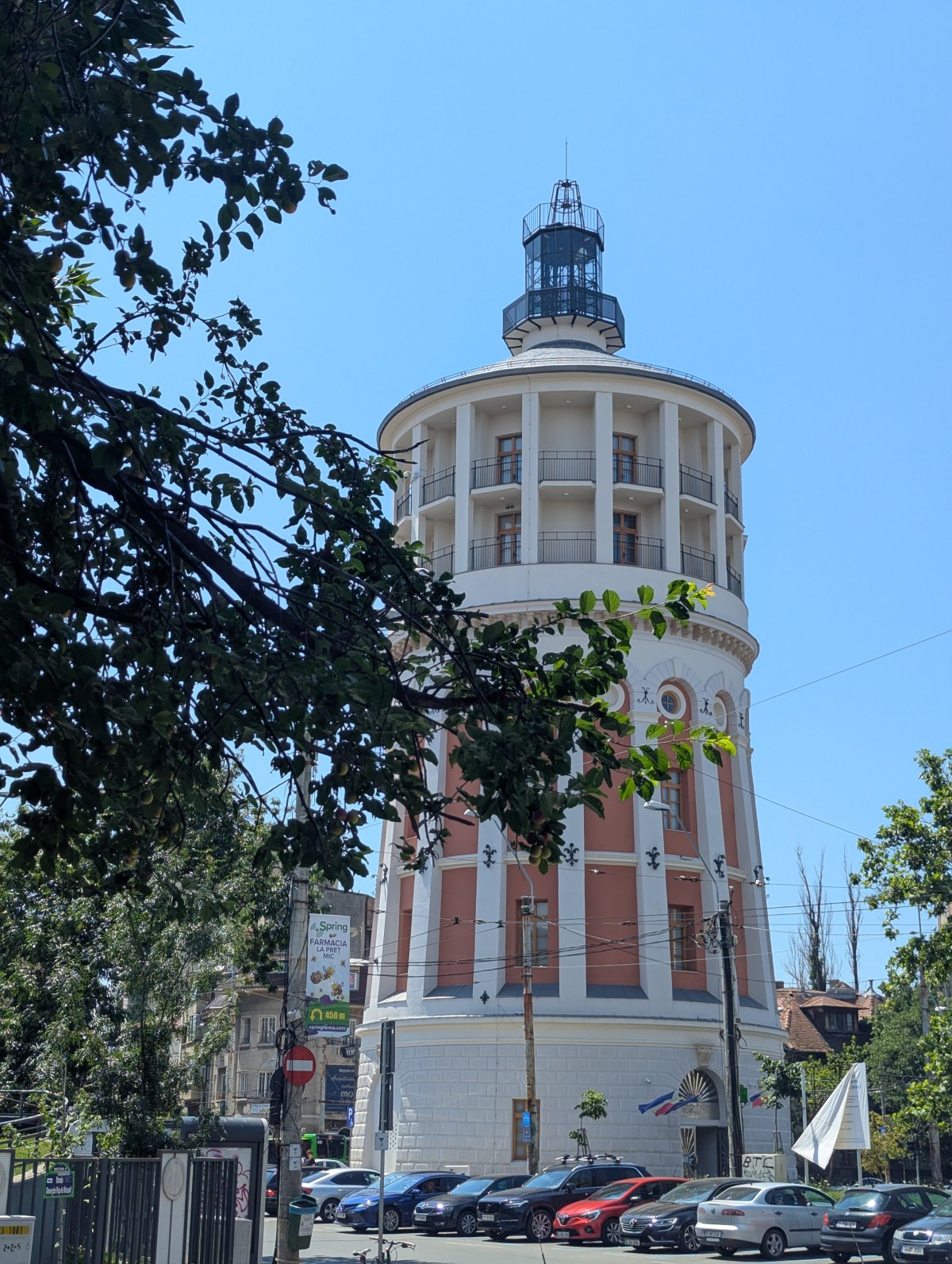 8L086 Bukarest: Feuerturm u. Arc de Triomphe