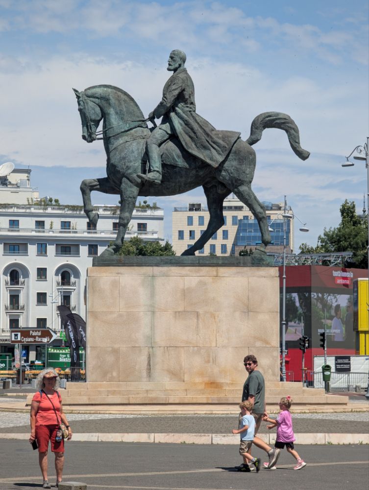 8L087 Bukarest: Calea Victoriei